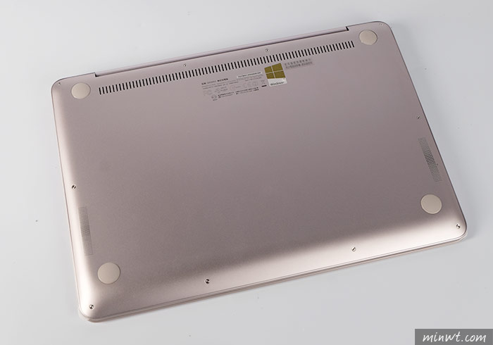 梅問題－行動辦公新利器!ASUA ZenBook UX305極致輕薄、高解晰隨身筆電