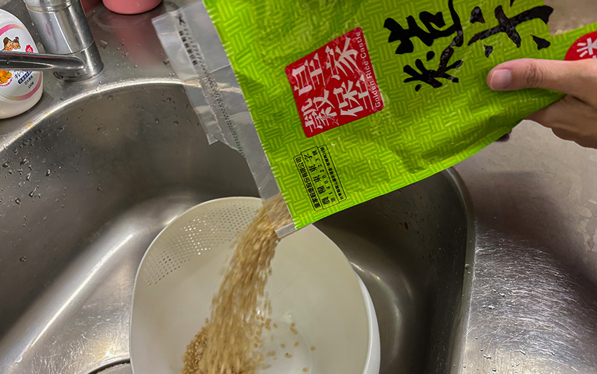 玄米茶自製指南:居家就能自炒玄茶,健康又無咖啡因