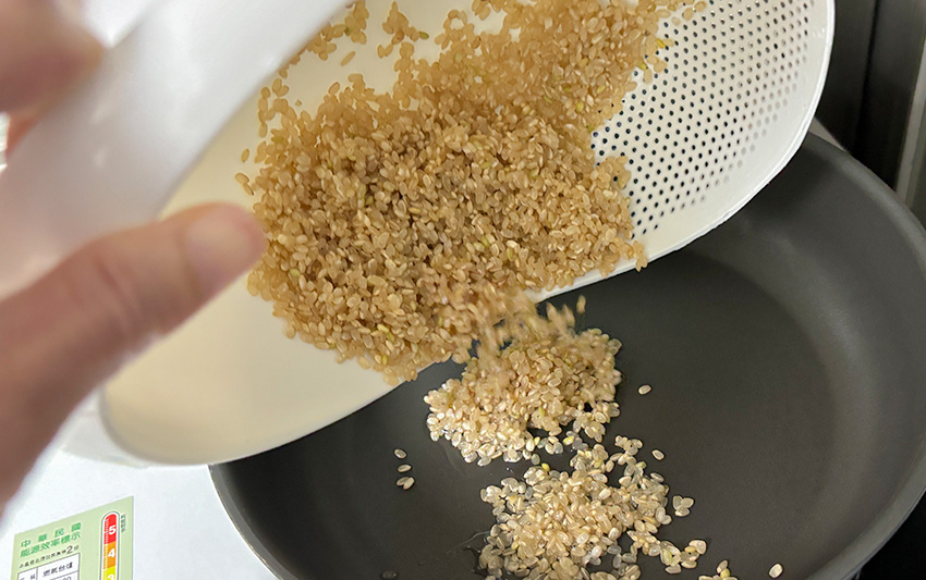 玄米茶自製指南:居家就能自炒玄茶,健康又無咖啡因