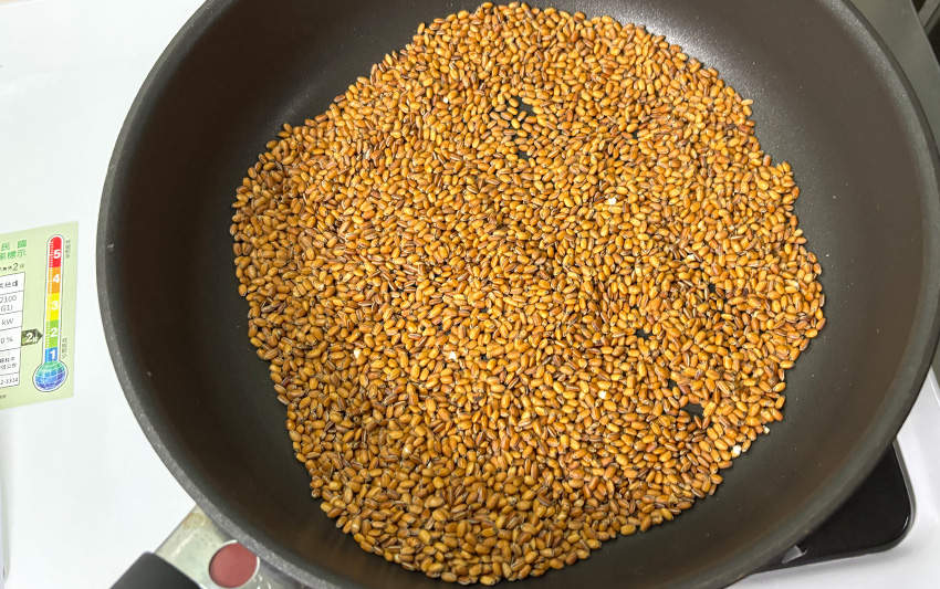 玄米茶自製指南:居家就能自炒玄茶,健康又無咖啡因