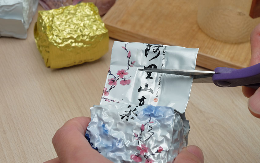 申時七茶－當打開茶葉後，裡面附的一小包要留嗎？與如何簡易密封防止走味？