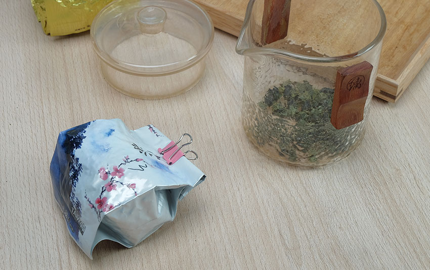 申時七茶－當打開茶葉後，裡面附的一小包要留嗎？與如何簡易密封防止走味？