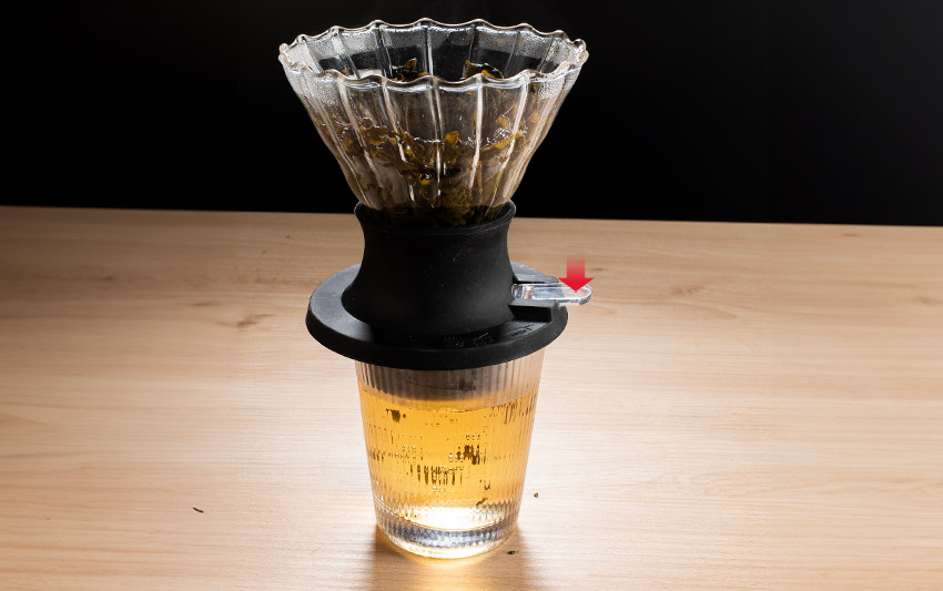 V60浸泡式濾杯，用來泡茶方便不沾手