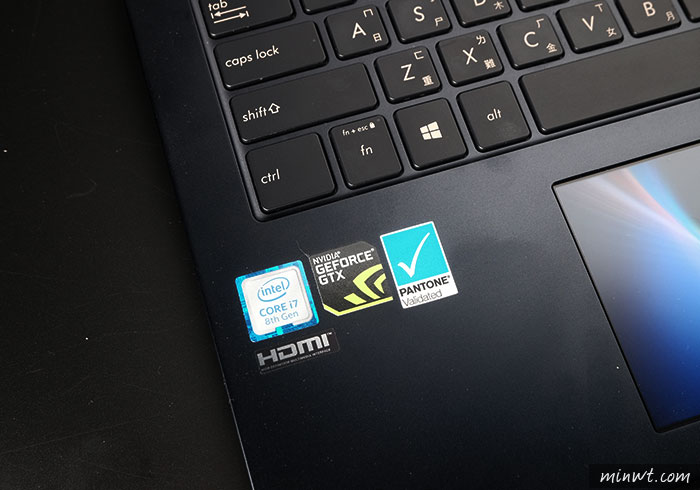 梅問題－[開箱]ASUA ZenBook Pro 14 UX480F 專為設計與攝影人而生的雙螢幕筆電