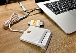 Type-C一對二傳輸線，可同時充電又傳輸資料