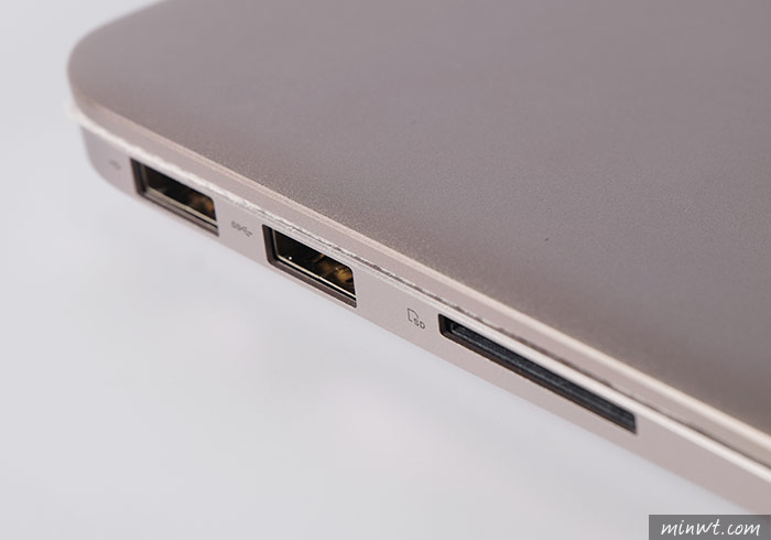 梅問題－行動辦公新利器!ASUA ZenBook UX305極致輕薄、高解晰隨身筆電