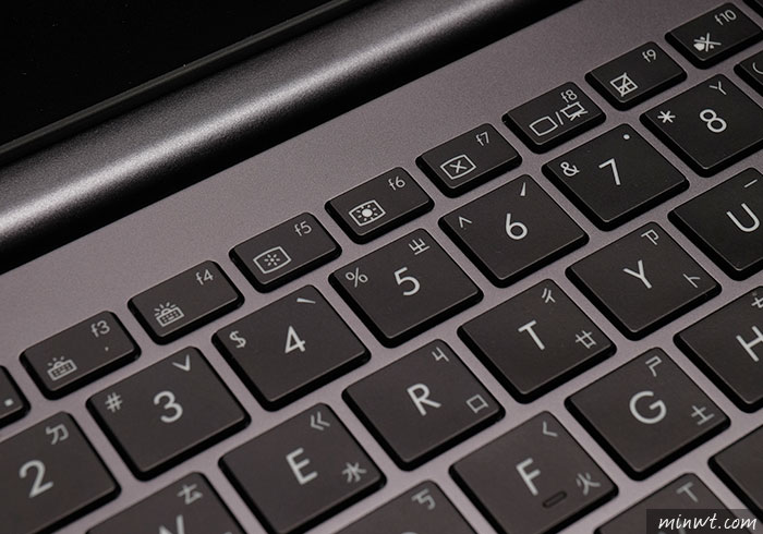 梅問題－梅問題－史上最強！具有獨顯的輕薄筆電ASUS ZenBook UX430，跑3D繪圖一點也不吃力