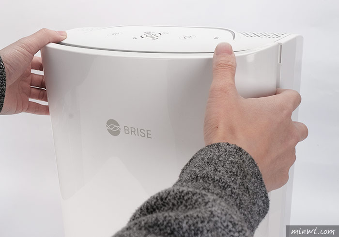 梅問題－「BRISE C200 空氣清淨機」全球首款A.I.空氣清淨機，透過手機即時了解目前的空氣品質