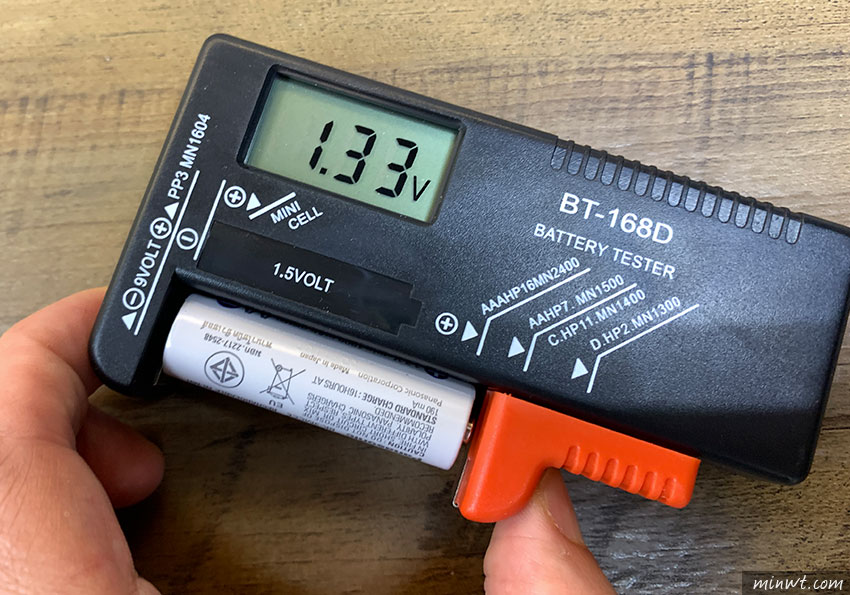 梅問題-BT-168D 液晶顯示的電池檢測器，測試電池的電力還剩多少容量