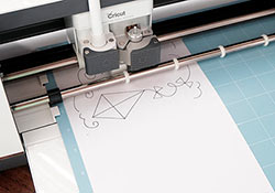 [開箱] 手作利器！Cricut Maker萬用裁切機，紙材、皮料、布料、木片、膠片都可裁