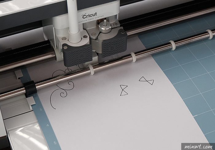 梅問題－[開箱] 手作利器！Cricut Maker萬用裁切機，紙材、皮料、布都可裁