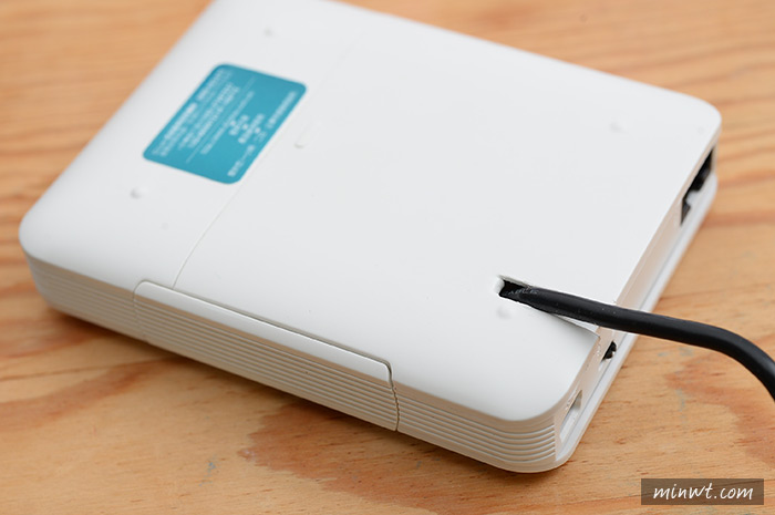 《D-Link DIR506L雲享機》免接電池改裝成家用無線分享器