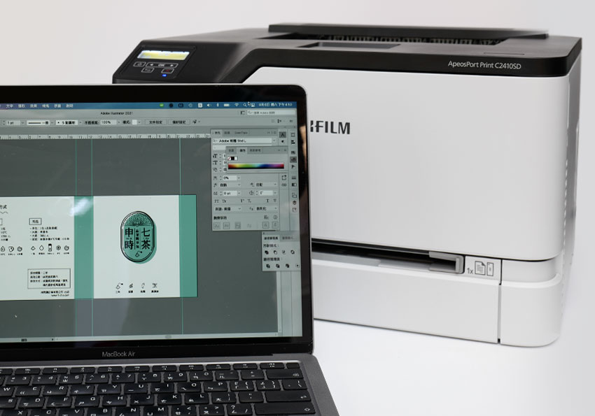 [開箱] FUJIFILM C2410SD 支援厚卡紙與雙面列印，無線彩色雷紙印表機