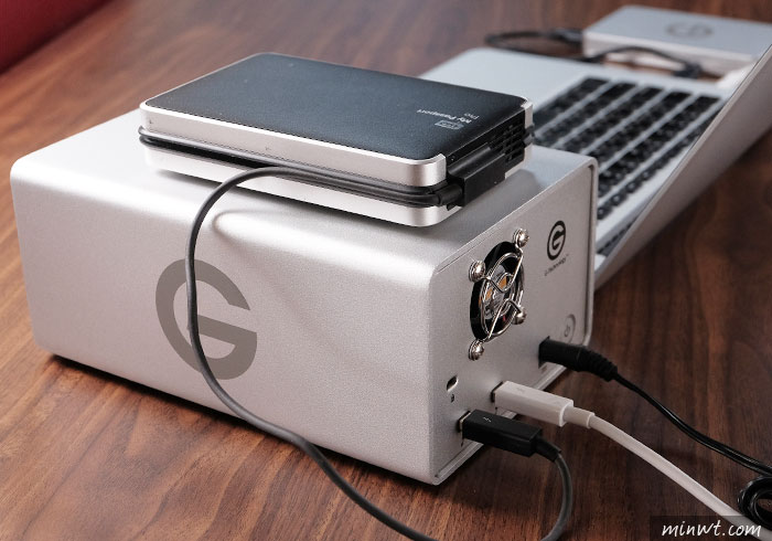 梅問題－「G-Technology G-Dock Ev　Thunderbolt 2TB」支援Thunderbolt2.0與USB3.0雙界面外接陣列式儲存盒