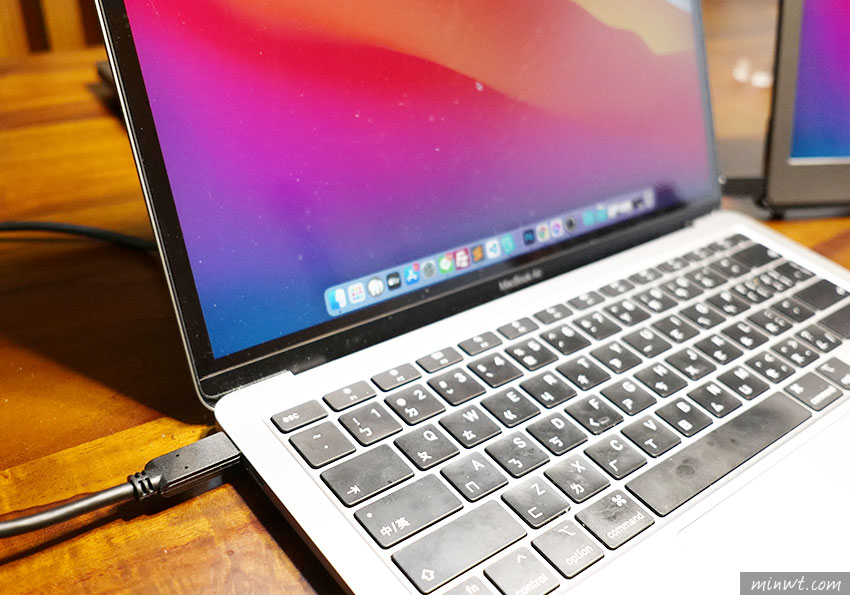 梅問題-[開箱]　居家工作必備的筆電雙螢幕，給奇 Gechic On-Lap 1306S-R 13.3 吋，色彩畫質媲美MacBook