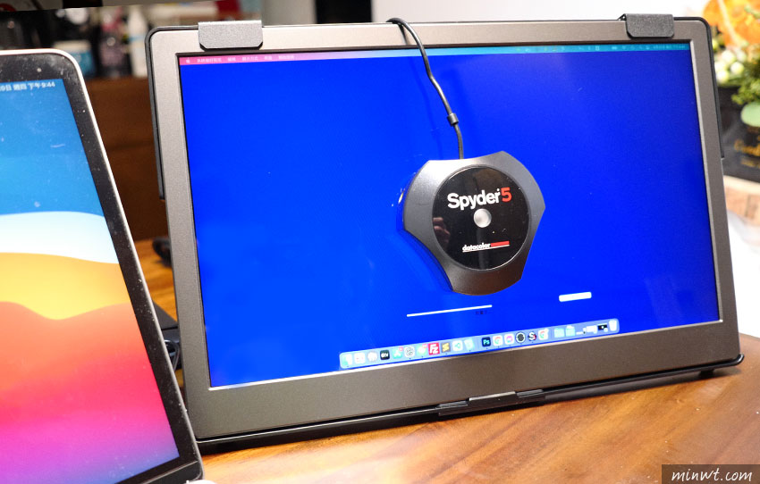 梅問題-[開箱]　居家工作必備的筆電雙螢幕，給奇 Gechic On-Lap 1306S-R 13.3 吋，色彩畫質媲美MacBook