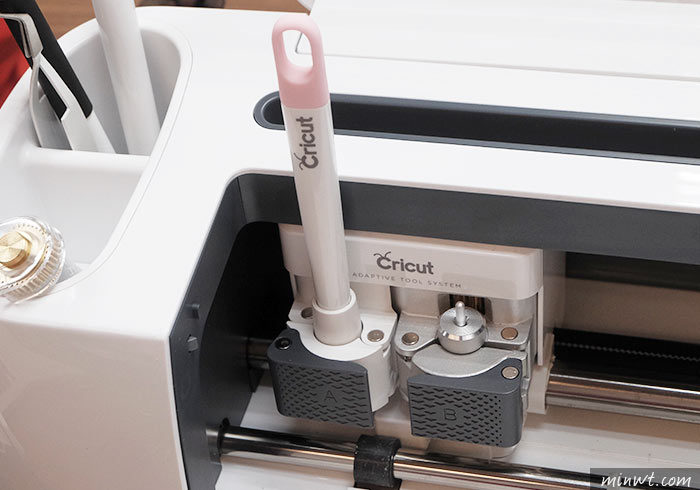 梅問題－[開箱]Cricut Tools Scoring Stylus 壓線筆，製作卡片包裝盒必備利器