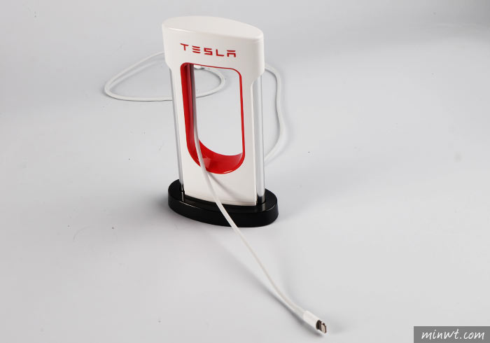 梅問題－特斯拉Tesla推出平民桌上型手機專用Supercharger超級充電站