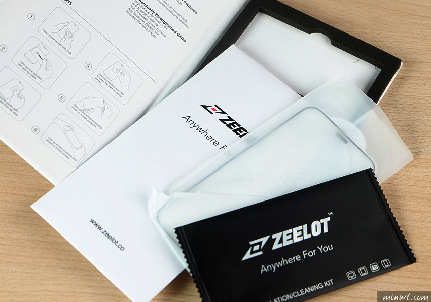 梅問題-Zeelot 高清透iPhone玻璃保護貼，第一次自貼就上手