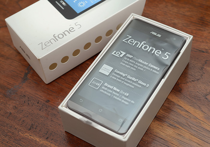 《ASUS ZenFone5》超值平價5吋Android手機與Sony BSI相機鏡頭