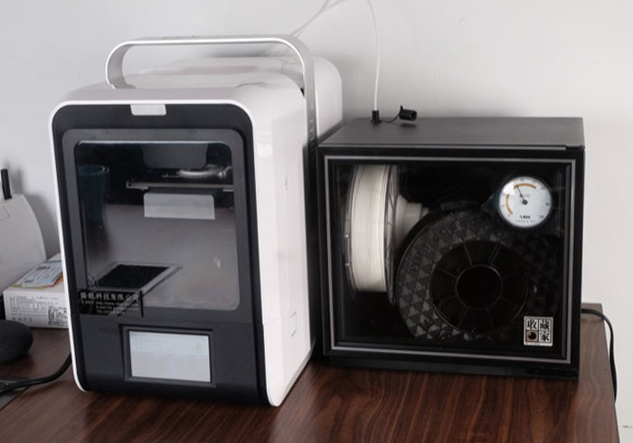 [DIY] 將收藏家19公升電子防潮箱，改裝成3D列印線材防潮箱