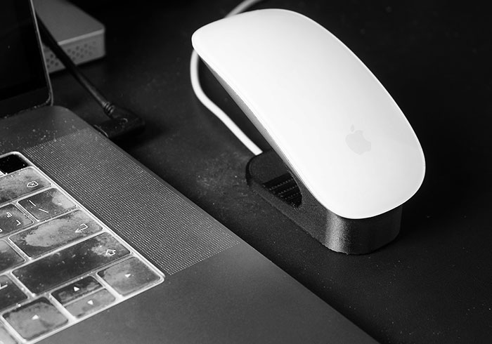 3D列印Magic Mouse充電架，讓充電時也很優雅，不再四腳朝天