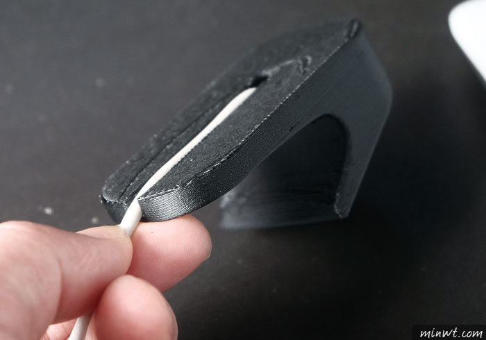 梅問題-3D列印Magic Mouse充電架，讓充電時也很優雅，不再四腳朝天