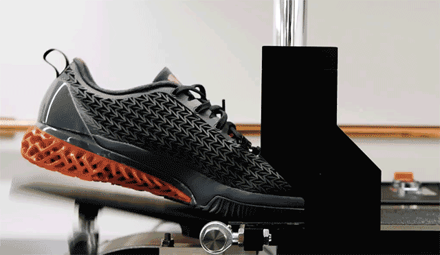 梅問題-知名運動品牌Under將推出首款用3D列印鞋，3/18正式發行