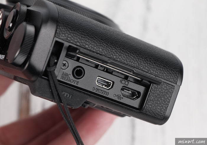 梅問題－[開箱] Fujifilm富士XF-10 超輕巧APSC隨身口袋機，USB充電與觸控對焦