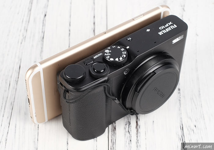 梅問題－[開箱] Fujifilm富士XF-10 超輕巧APSC隨身口袋機，USB充電與觸控對焦