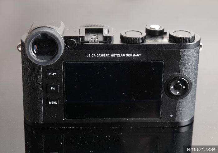 梅問題-[開箱] Leica CL 搭配 18mm餅乾鏡、觸控對焦、電子觀景窗，陽光再大也不怕