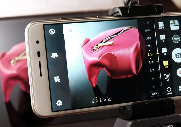 「手機攝影－生活用品」多燈拍出立體桃紅象造型的拉鍊零錢包
