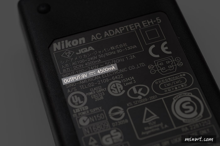 梅問題-《Nikon EP-5A》假電池Nikon Df室內拍攝不必擔心沒電