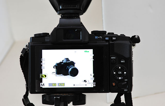 梅問題-攝影器材-Olympus OMD5 開啟LV亮度提升，接外閃螢幕不再烏漆嬤黑