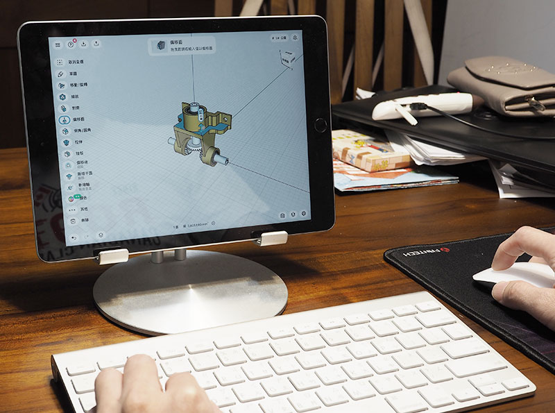 iPad 外接藍牙鍵盤與滑鼠，讓iPad變成工作機！無論是要寫網頁還是畫3D都沒問題