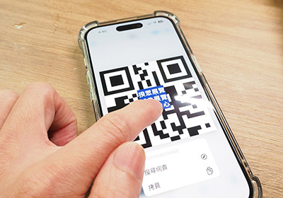 iPhone對著名片「長按」，快速開啟電話、Email、地址、QRCode