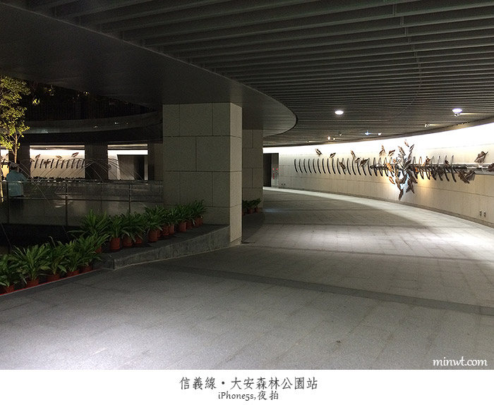 梅問題－iPhone5s夜拍「信義線－大安森林公園站」