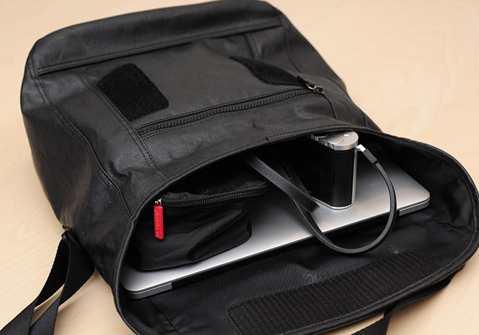 將《agnes-b側背包》DIY變成筆電相機複合二用包
