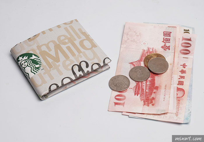 梅問題－星巴克紙皮夾再進化－自動將鈔票零錢分開來，並且銅板自動進入零錢袋中