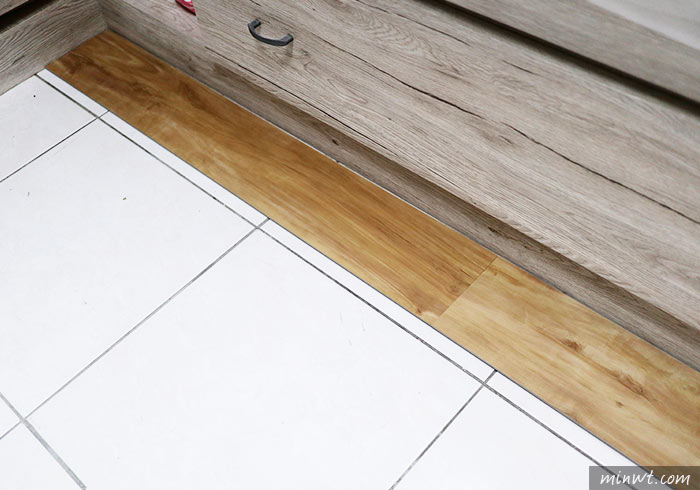 梅問題-[開箱DIY]南亞悠活卡扣式耐磨地板，自己的地板自己舖