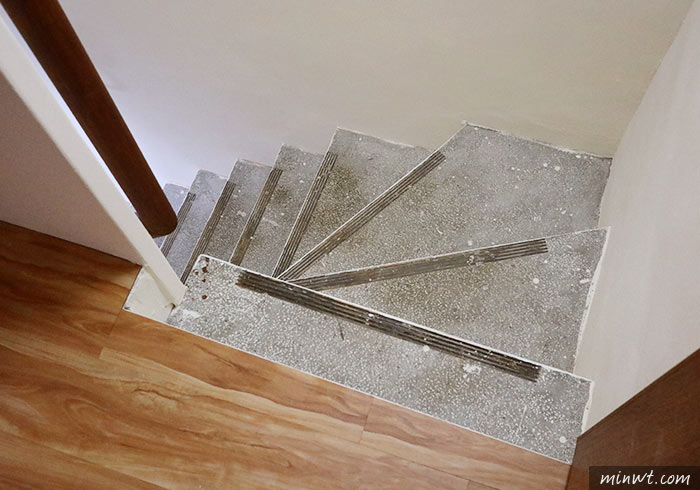 梅問題-[開箱DIY]南亞悠活卡扣式耐磨地板，自己的地板自己舖