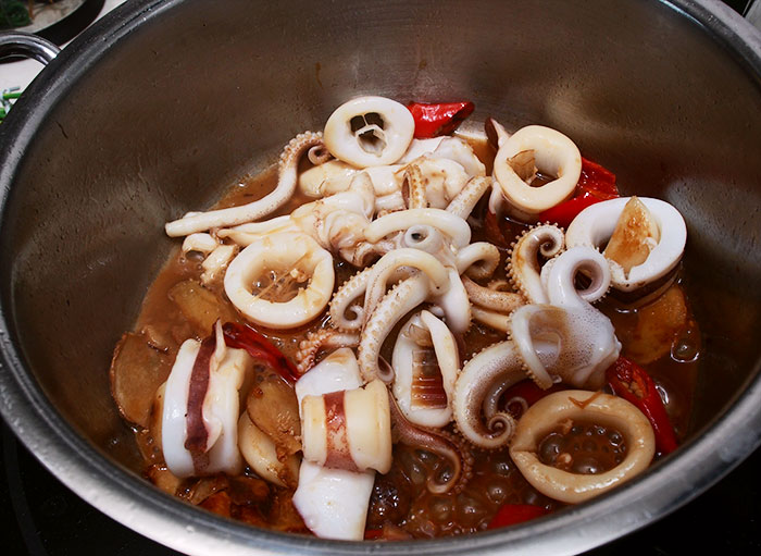 梅問題－料理好好玩－用原味鍋輕鬆做出三杯中卷！