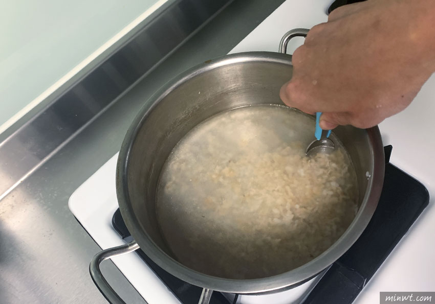 梅問題-用生米煮粥，不銹鋼鍋殘留一層厚厚的鍋巴要怎麼清
