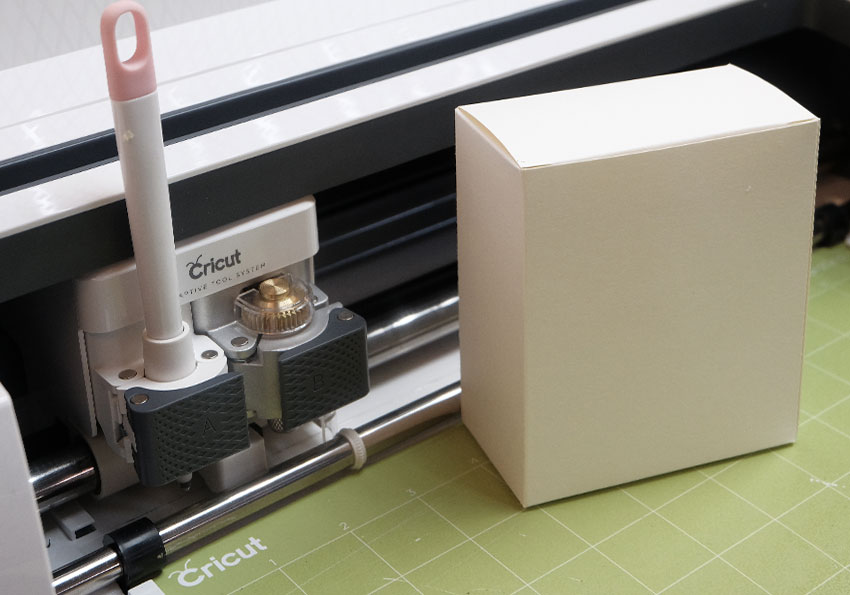 Cricut Maker 壓線筆＋刀片式切片，切割自製的包裝盒超方便