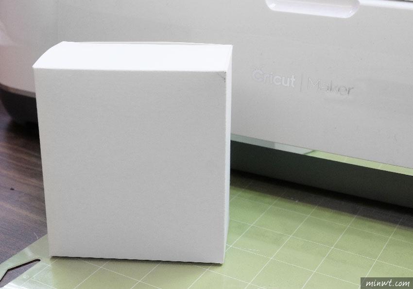 梅問題-Cricut Maker 壓線筆＋刀片式切片，切割自製的包裝盒超方便