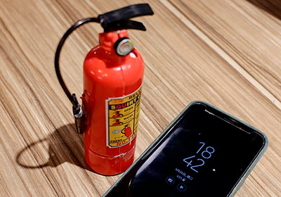 將10元滅火器造型水槍，變成KUSO行動電源