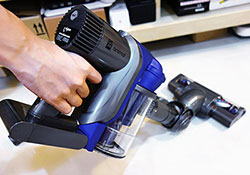 《DYSON DC34》手持無線吸塵器，小坪數輕鬆打掃的好幫手！