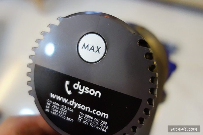 梅問題－[生活家電]DYSON手持無線吸塵器，小坪數輕鬆打掃的好幫手！