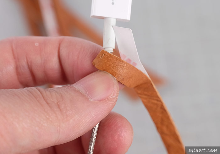 梅問題－將破皮原廠iPhone傳輸線變成手感極佳的真皮充電線