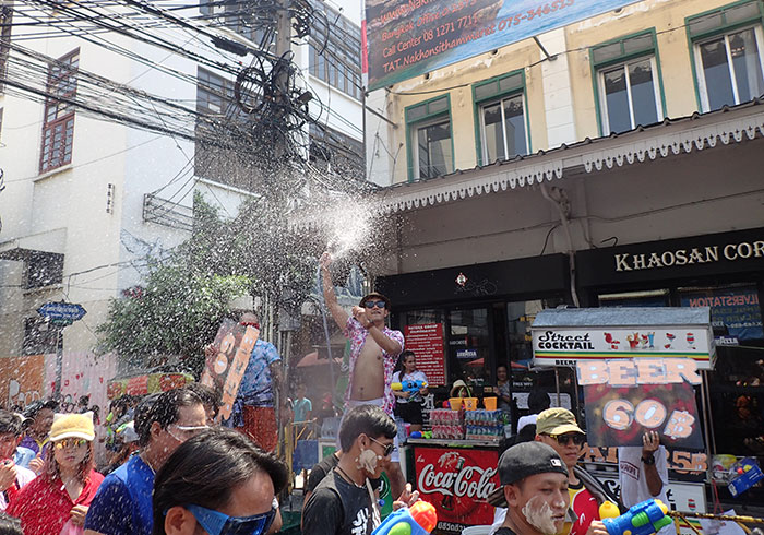 《泰國曼谷自助》曼谷潑水節「考山路」只要進去就別想乾著出來